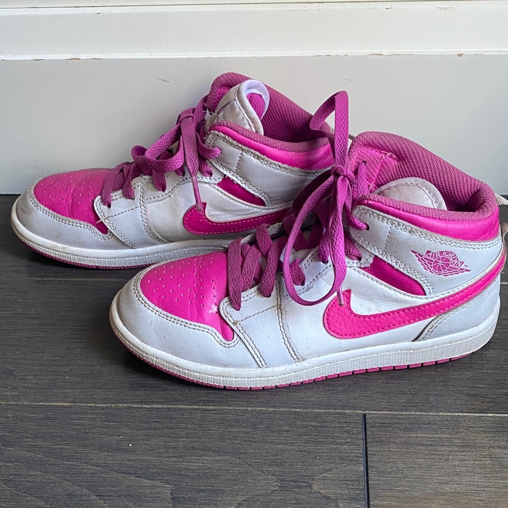 2024 Air Jordan 1 Mid GS 'Fire Pink nike 1.5Y